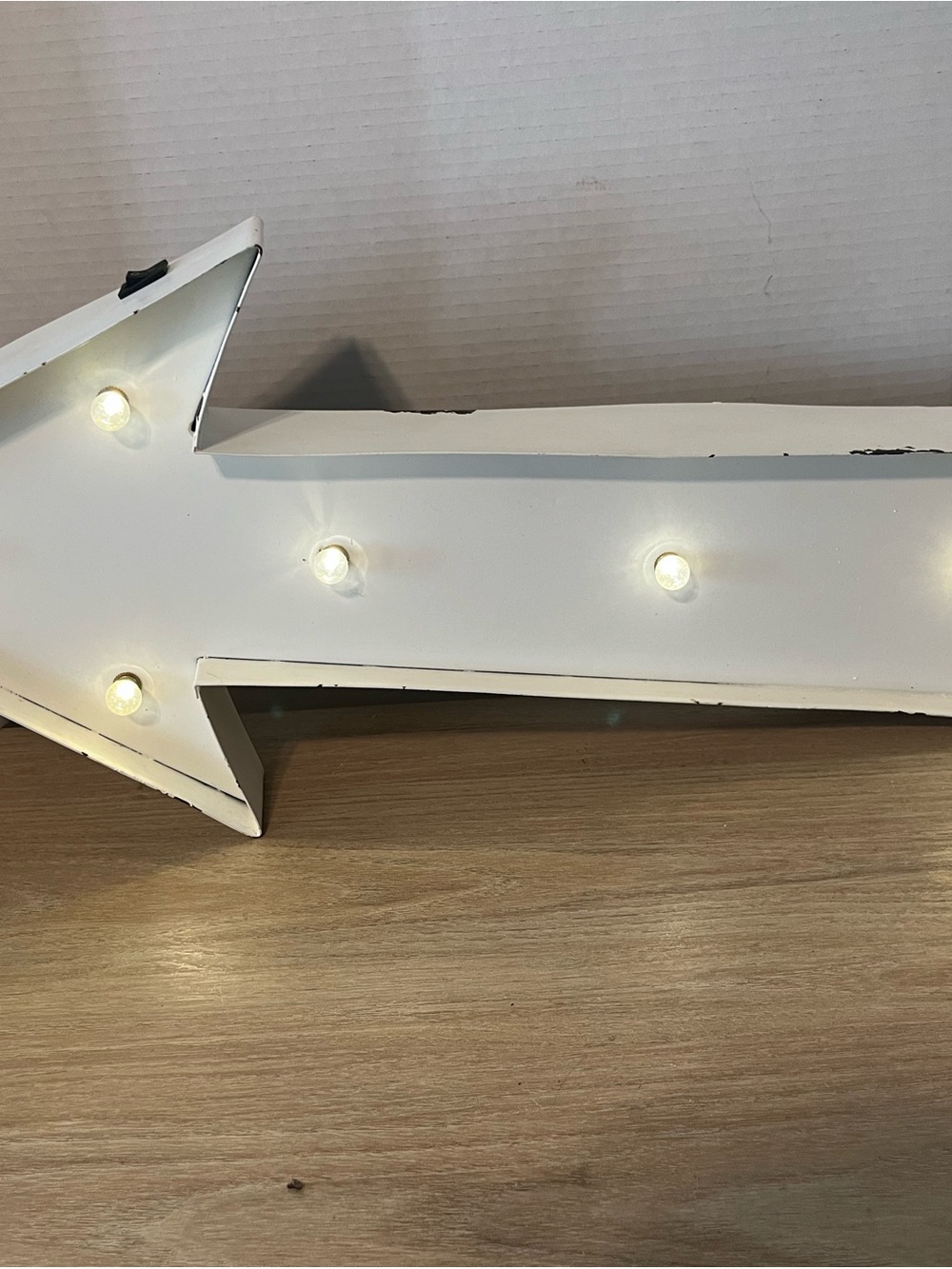 White LED Arrow Wall Accent - Vintage-Style Lighted Décor